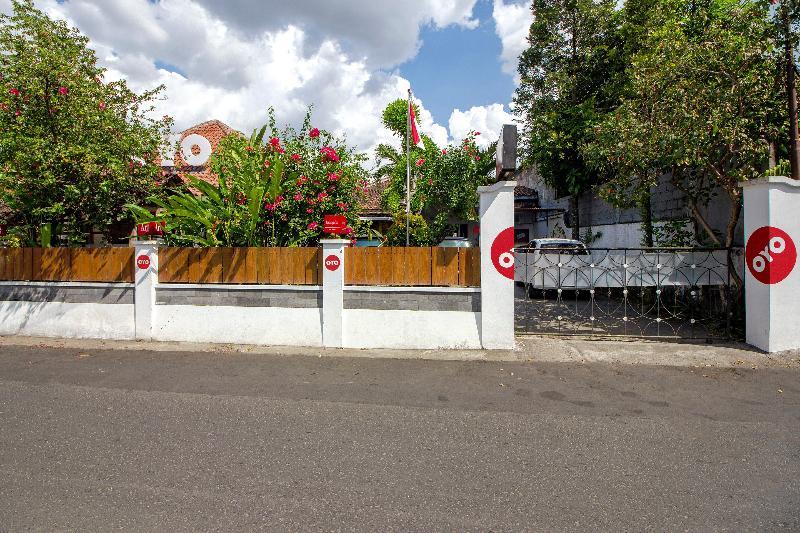 Oyo 287 Rumah Eyang Near Rsud Kota Yogyakarta Hotel Exterior foto